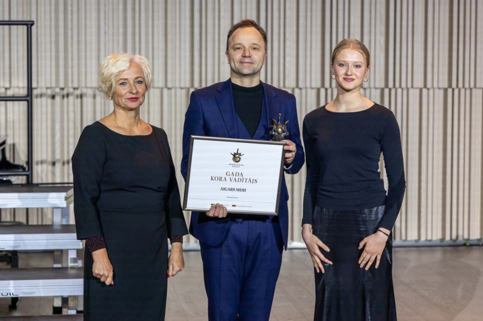Aigars Meri Aigars Meri saņem apbalvojumu