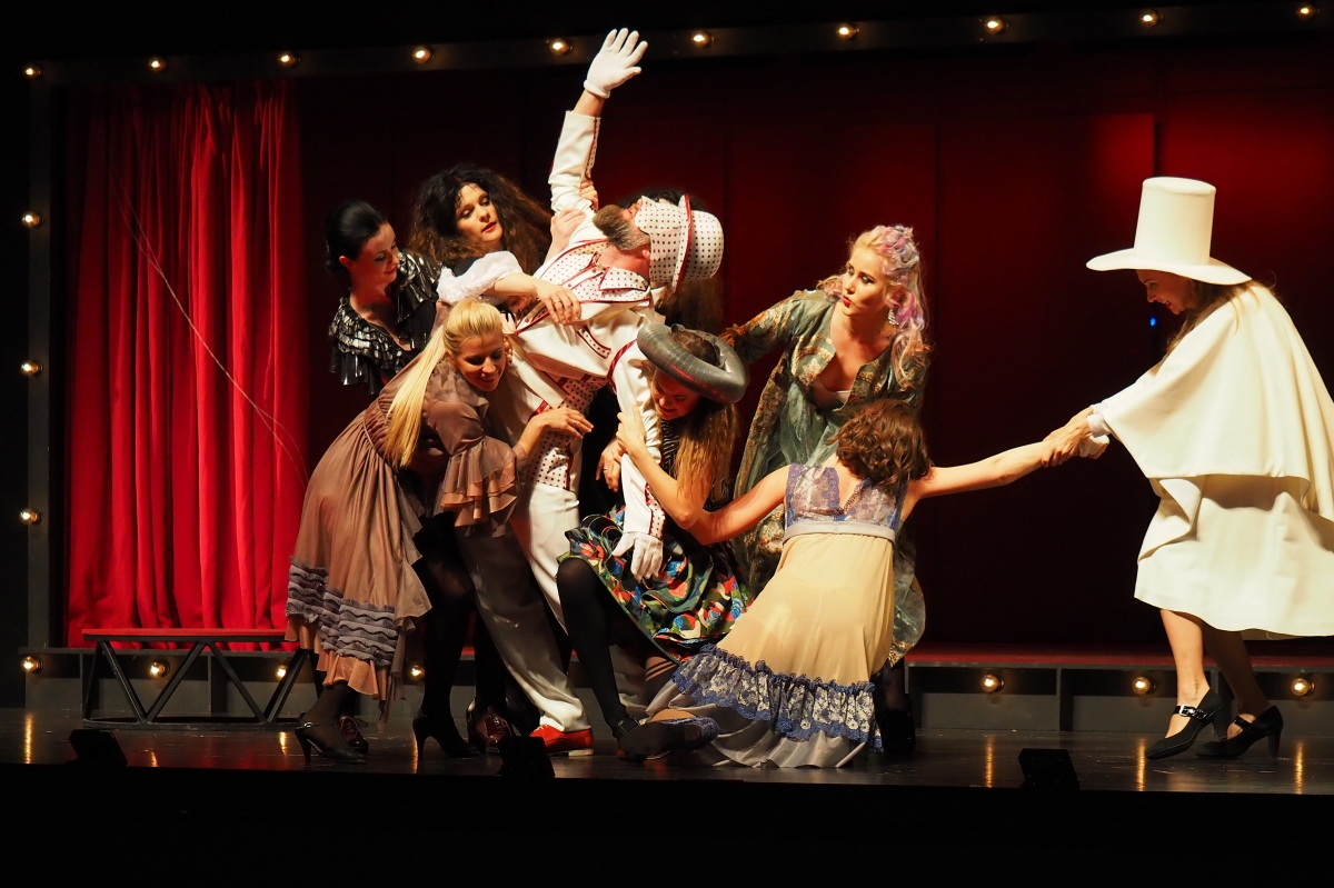 Королева чардаша содержание. Оперетта сильва пятигорск. Королева чардаша содержание. Королева чардаша содержание. Королева чардаша московская оперетта.